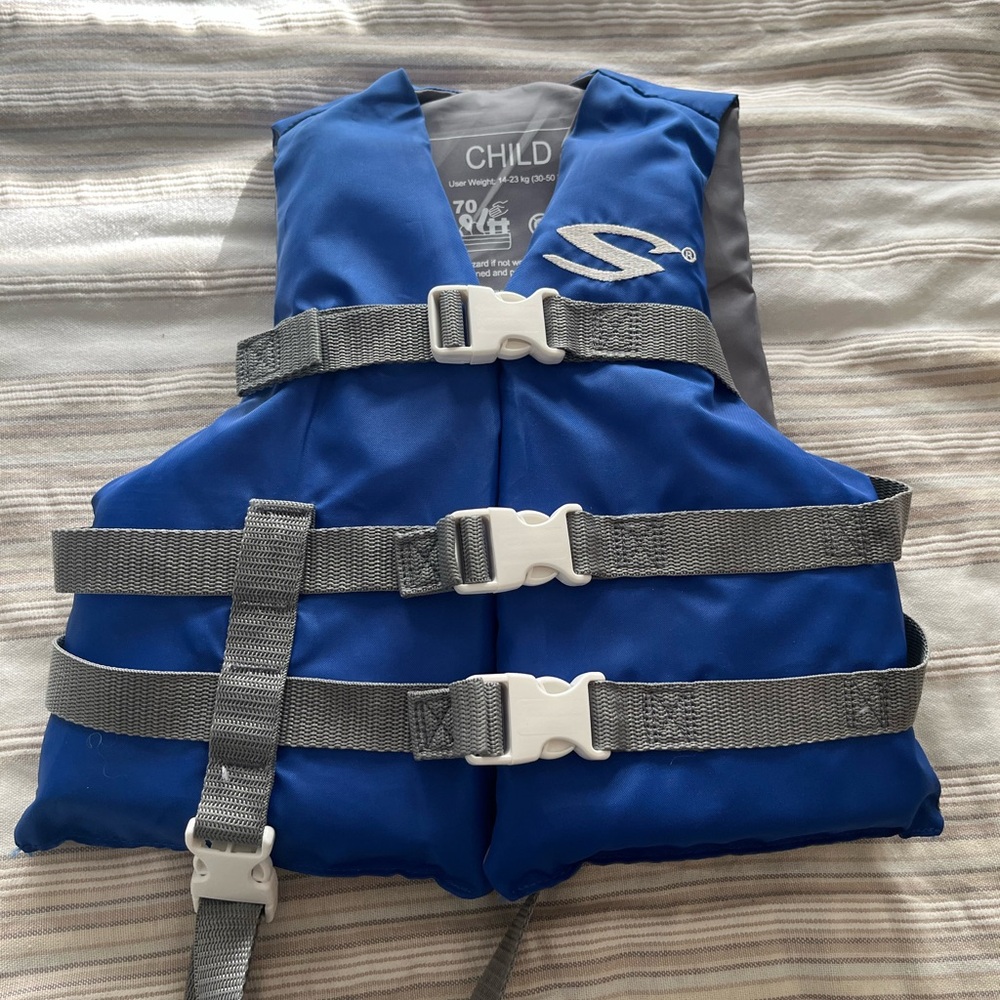 Sterns child life jacket USCG approved type III 30-50 lbs